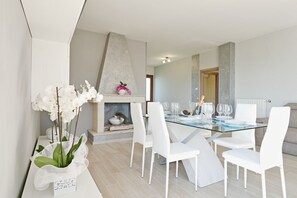 Dining - Villa with private pool for 6 people (Soiano)