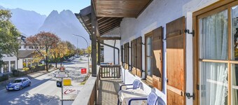 Katharinenhof Holiday Apartment "Kramer Groß" with Balcony, Mountain View & Wi-Fi