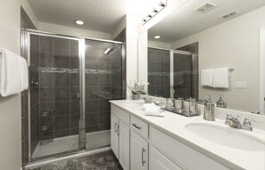 Combined shower/bathtub, hair dryer, towels, toilet paper - 4BR Solara Villa - Private Pool, BBQ, & 15 Mins from Disney! (Kissimmee)