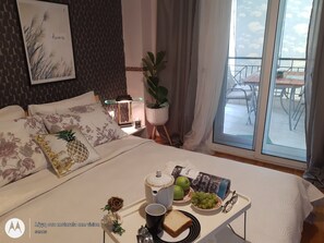 3 slaapkamers, een strijkplank/strijkijzer, gratis wifi, beddengoed