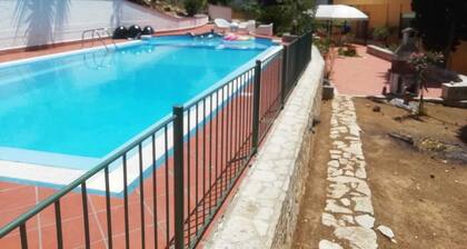 Independent villa with private pool