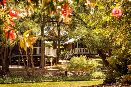 Cozy Studio Chalet perfect for couples and a veranda overlooking the bushland