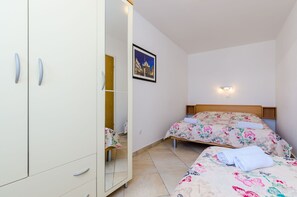 1 bedroom, iron/ironing board, WiFi, bed sheets - Orka Apartments - One-Bedroom Apartment (3 Adults + 1 Child) (Dubrovnik)