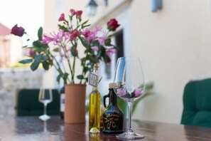Outdoor dining - Orka Apartments - One-Bedroom Apartment (3 Adults + 1 Child) (Dubrovnik)