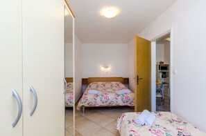 1 chambre, fer et planche à repasser, Wi-Fi, literie fournie