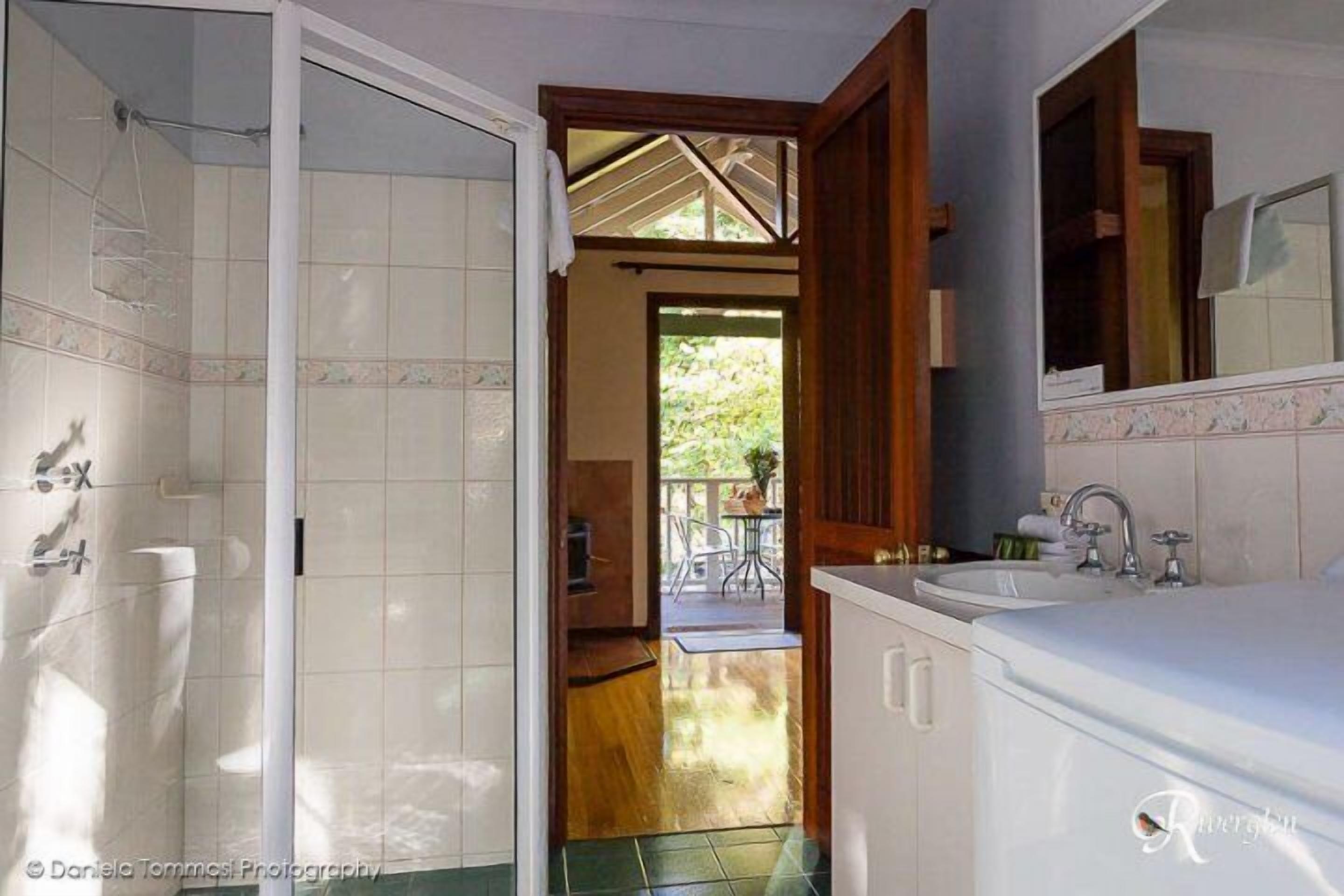 One Bedroom Chalet perfect for a couples getaway with a separate Bedroom and lounge area. — image 5