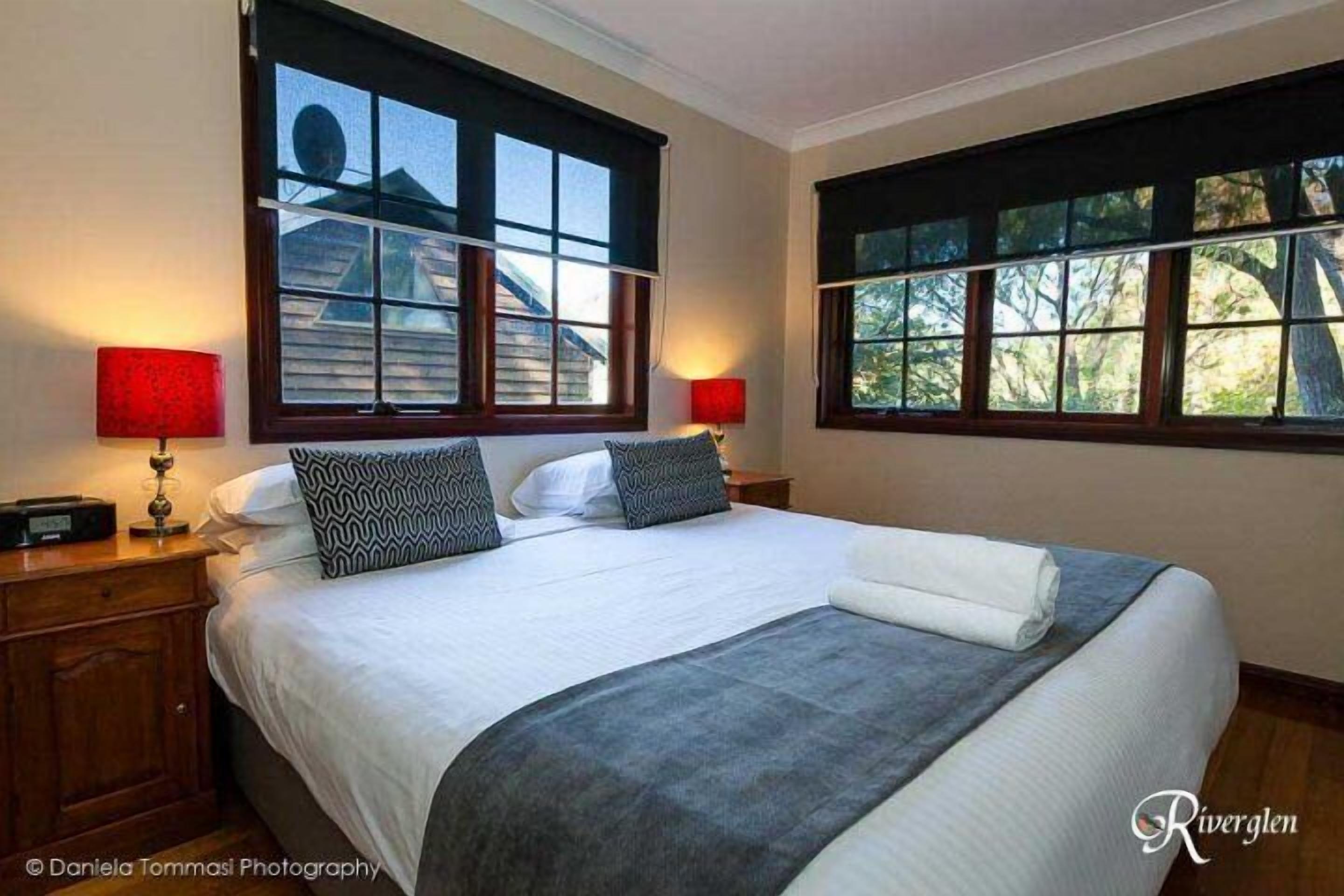 One Bedroom Chalet perfect for a couples getaway with a separate Bedroom and lounge area. — image 7