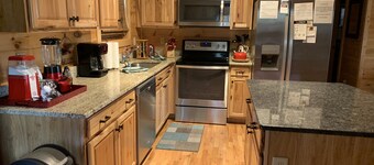Be Our Guest w/PICNIC TABLE, grill on larger porch with fire pit ring and chairs