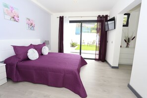 4 bedrooms, desk, soundproofing, iron/ironing board