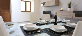 Individueel huis, met 3 slaapkamers, 3 badkamers, woonkamer, keuken, tuin