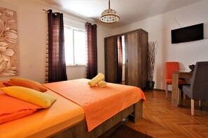 1 bedroom, iron/ironing board, WiFi, bed sheets
