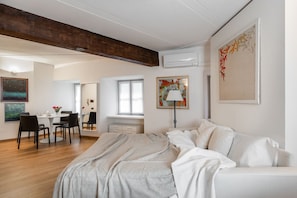 1 habitación, tabla de planchar con plancha, wifi y ropa de cama 
