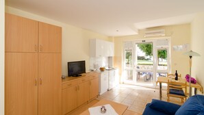 A compact living space with a kitchenette, a dining area, and a sofa. - Apartments Radic - Studio Apartment (2-3 Adults) - Kneza Domagoja Street - BR 3 (Dubrovnik)