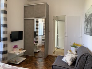 1 غرفة نوم ومكواة/لوح كي وواي فاي وملاءات أسرّة