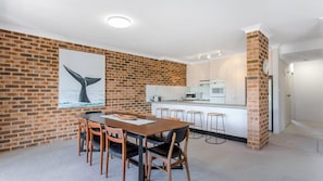 Dining - Cottage Court, 4/6-10 Weatherly Cl - Shoal Bay & Little Beach at your fingertips (Nelson Bay)