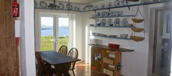 Beautiful house with garden that runs down to the sea