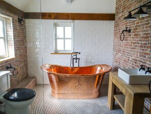Bathroom - The Coach House @ Pledgdon Green (Essex)