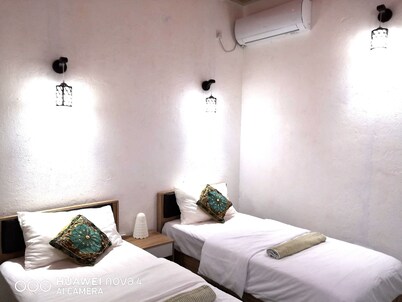 Surf, chill & relax.