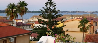 Appartement avec terrasse panoramique à 2 pas de la mer.