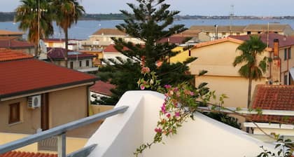Appartement avec terrasse panoramique Ă 2 pas de la mer.