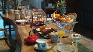 Petit déjeuner complet compris tous les jours