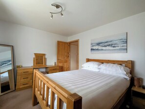 3 bedrooms, iron/ironing board, travel crib, free WiFi