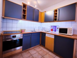 Fridge, microwave, dishwasher, coffee/tea maker