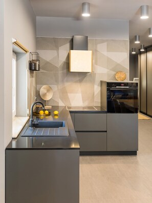 Kühlschrank, Ofen, Herdplatte, Geschirrspüler