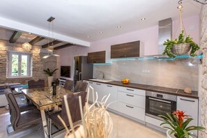 ميكروويف، غسالة أطباق، مستلزمات طهي/أطباق/أوعية