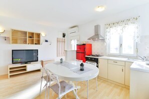 Refrigerador, microondas, horno y lavavajillas 