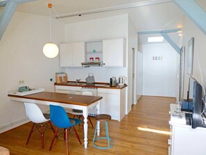 Fridge, coffee/tea maker, toaster, high chair