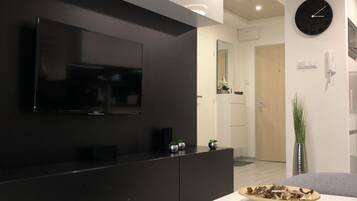 Apartament, 1 dormitori | Sala d'estar | Televisor intel·ligent i reproductor de DVD