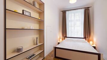 6 habitaciones, tabla de planchar con plancha, wifi y ropa de cama