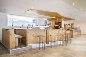 Bar (on property) - Sporthotel Kalcherhof (Racines)