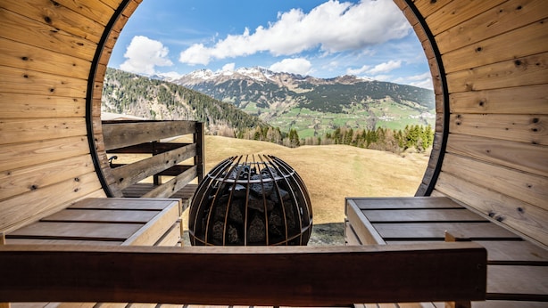 A circular wooden structure with a view of a mountainous landscape. - Sporthotel Kalcherhof (Racines)
