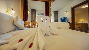 Zimmer, 2 Schlafzimmer (Stubai) | Schreibtisch, Bettwäsche