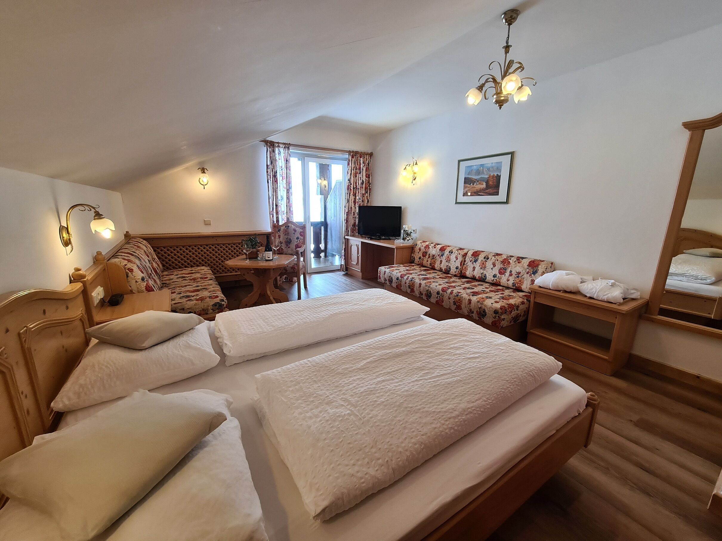 double room (saxner) | 1 bedroom, desk, bed sheets