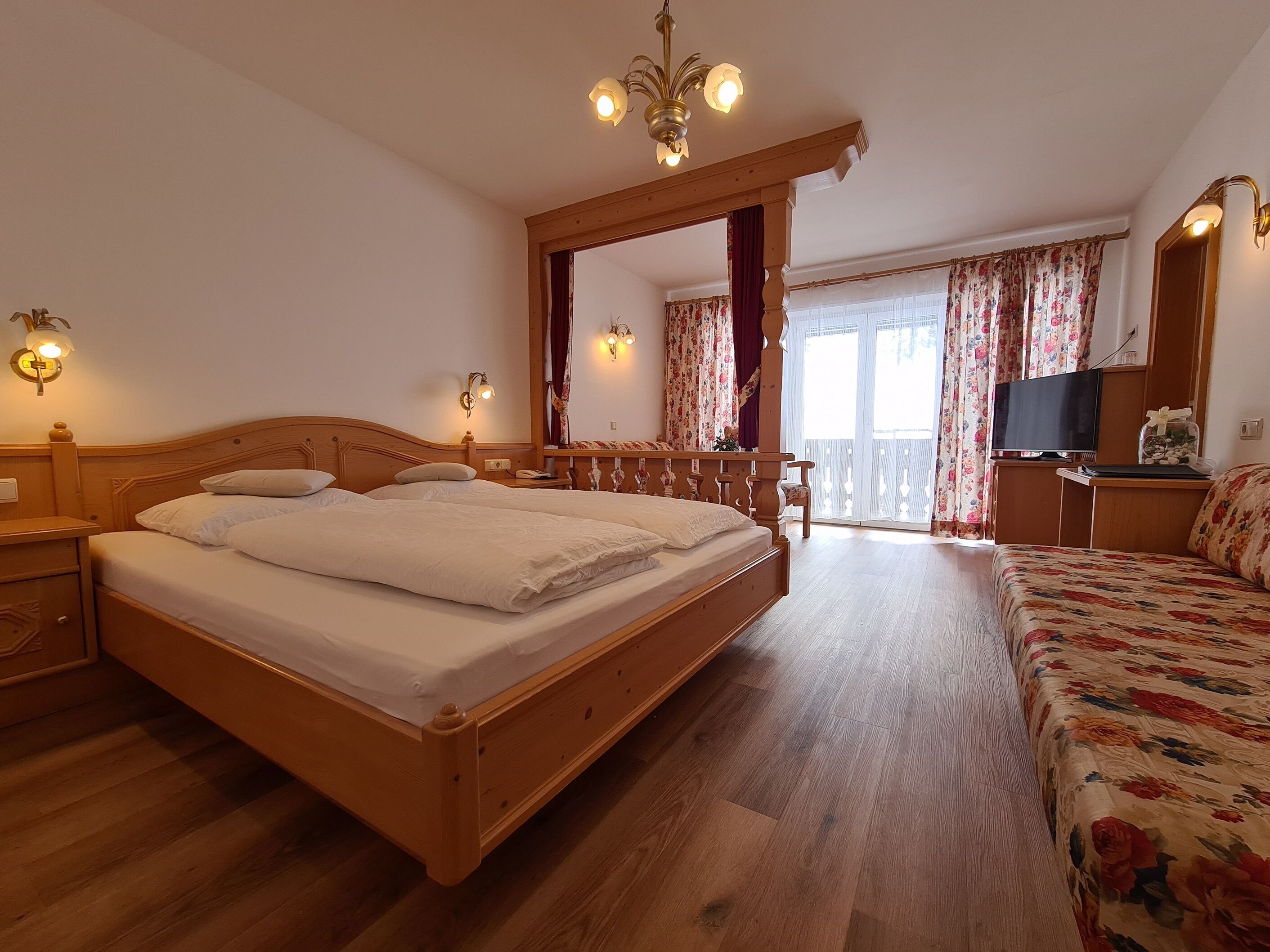 Apartment, 2 Schlafzimmer (Stubai) | Schreibtisch, Bettwäsche