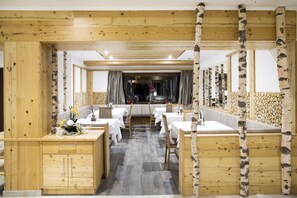 Buffet déjeuner gratuit tous les jours