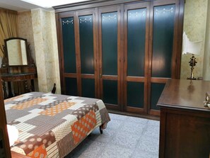 2 bedrooms, iron/ironing board, bed sheets