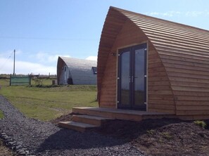 Exterior - The Crofter's Snug 2. King Size Bed. (Thurso. Caithness)