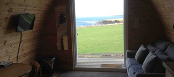 The Crofter's Snug 2. King Size Bed.