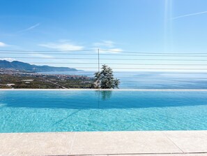 Piscine extérieure, piscine chauffée