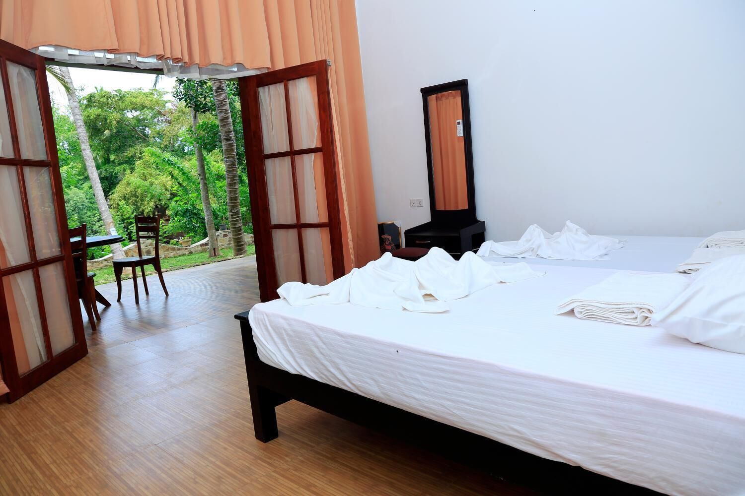 Free WiFi, bed sheets
