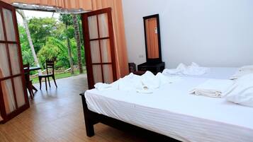 Free WiFi, bed sheets
