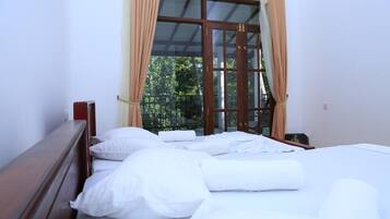 Free WiFi, bed sheets