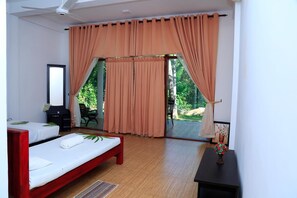 Free WiFi, bed sheets - River Edge (Thissamaharama)