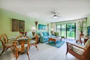 Smart TV, DVD player, books, stereo - Tropical Garden Level Getaway (Kihei)