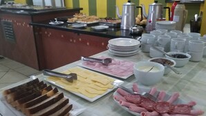 A buffet with various food items and utensils. - Pousada Chef Brasil (Barra Velha)