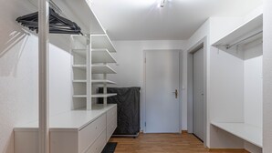 A walk-in closet with white shelving, a white dresser, and a door with a doorknob. - Pracondu 2 304 - OUTDOOR & FUN  apartment 6 pers (Haute-Nendaz)